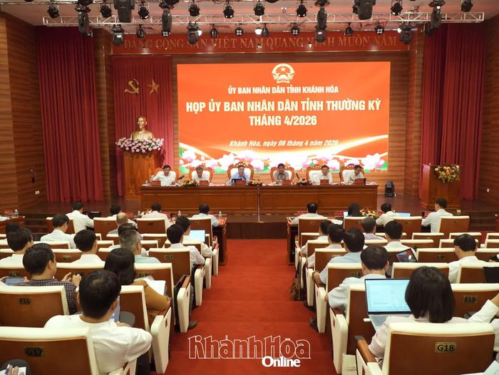 Quang cảnh cuộc họp.