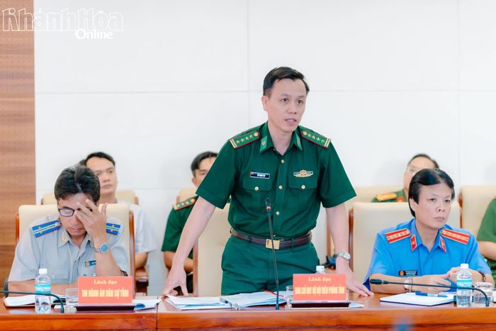Đại diện Ban Chỉ huy Bộ đội Biên phòng tỉnh phát biểu tại hội nghị.