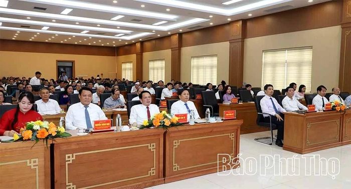Các đại biểu dự buổi lễ.