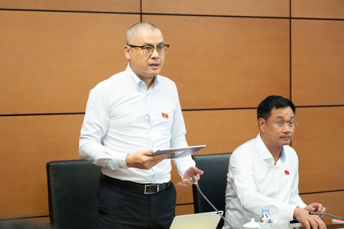 Bí thư Tỉnh ủy, Trưởng Đoàn ĐBQH tỉnh Phú Thọ Phạm Đại Dương điều hành phiên thảo luận. Ảnh: Hồ Long