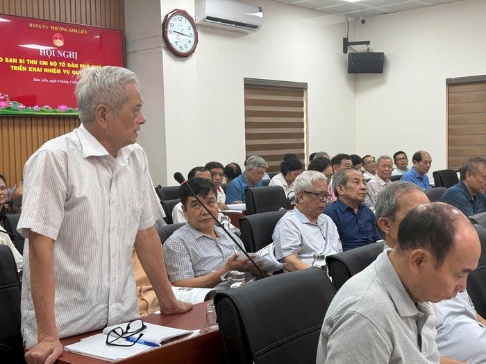 Đại biểu là Bí thư chi bộ phát biểu ý kiến - Ảnh PV