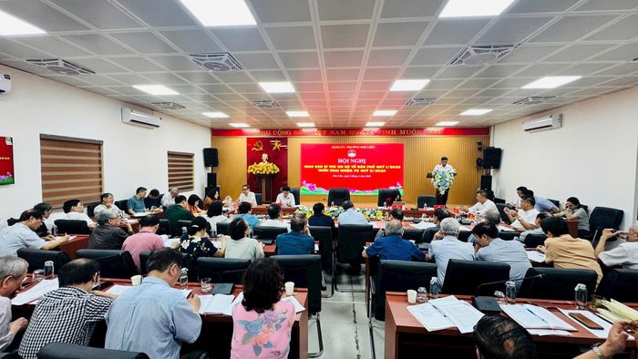 Các đại biểu tham dự hội nghị, tập trung thảo luận những vấn đề thực tiễn trong công tác Đảng và chuyển đổi số tại cơ sở - Ảnh PV