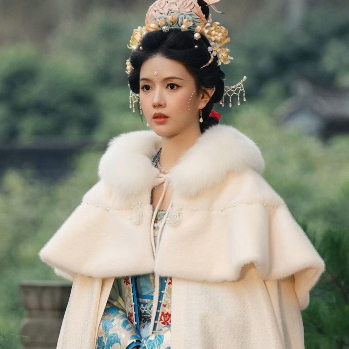 Vì Công Tôn Ngân là sơn trưởng (giáo viên, chủ thư viện) kiêm quân sư, Tề Xu là trưởng công chúa giỏi y thuật (bác sĩ), nên khán giả gọi vui đây là "cặp đôi công chức" của "Trục Ngọc".