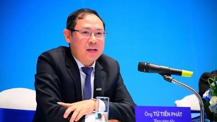 Ông Từ Tiến Phát, Tổng Giám đốc ACB phát biểu ý kiến tại đại hội.