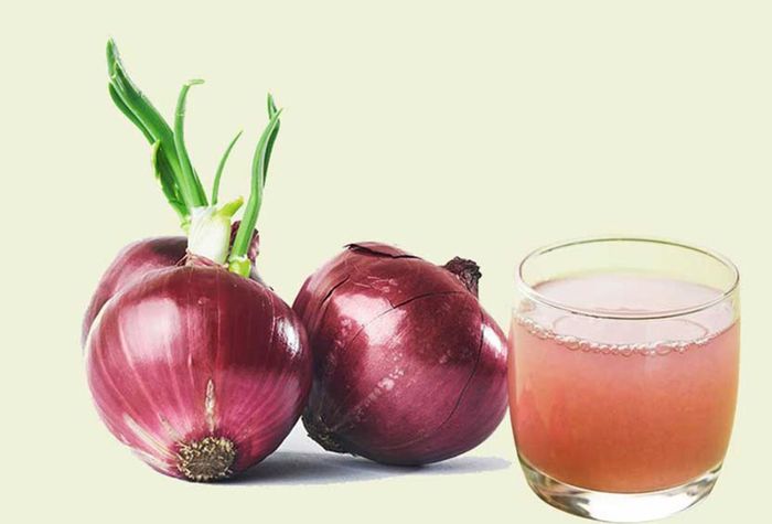 Hành tây chứa một lượng lớn lưu huỳnh, một thành phần của axit amin có trong protein.