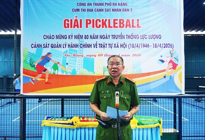 Thượng tá Hà Thế Xuyên - Trưởng Phòng Quản lý hành chính về trật tự xã hội phát biểu khai mạc giải đấu.