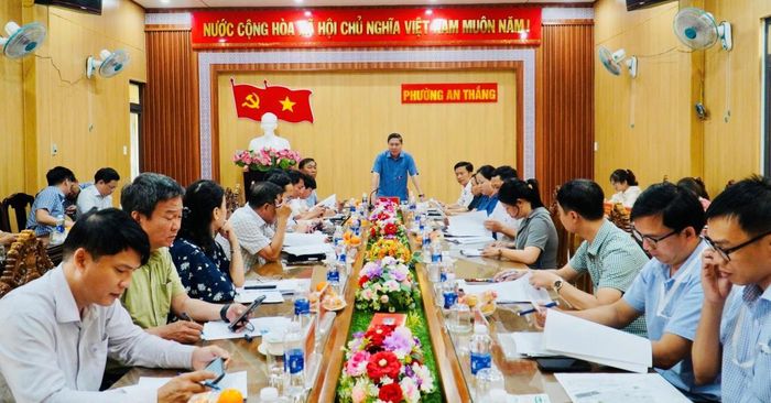 Lãnh đạo thành phố chỉ đạo tại phường An Thắng sau khi đi kiểm tra thực tế.