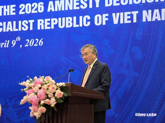 Phó Chủ nhiệm Văn phòng Chủ tịch nước Cấn Đình Tài công bố Quyết định về đặc xá năm 2026 của Chủ tịch nước.