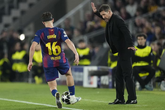 Lần đầu tiên Simeone thắng tại Camp Nou. Ảnh: EFE
