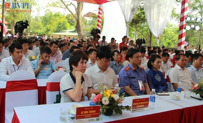 Các đại biểu tham gia lễ hội .