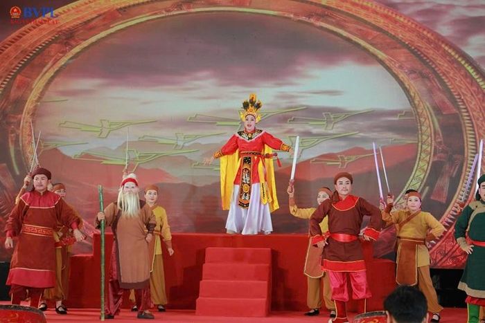 Chương trình nghệ thuật sân khấu hóa được đầu tư quy mô, giàu tính sử thi, với chủ đề “Anh hùng dân tộc Triệu Thị Trinh - Rạng ngời trang sử vàng dân tộc”.