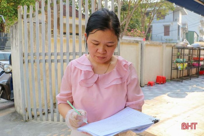 Quá trình nhập thực phẩm tại Trường Tiểu học Nam Hà được ghi chép cẩn thận.