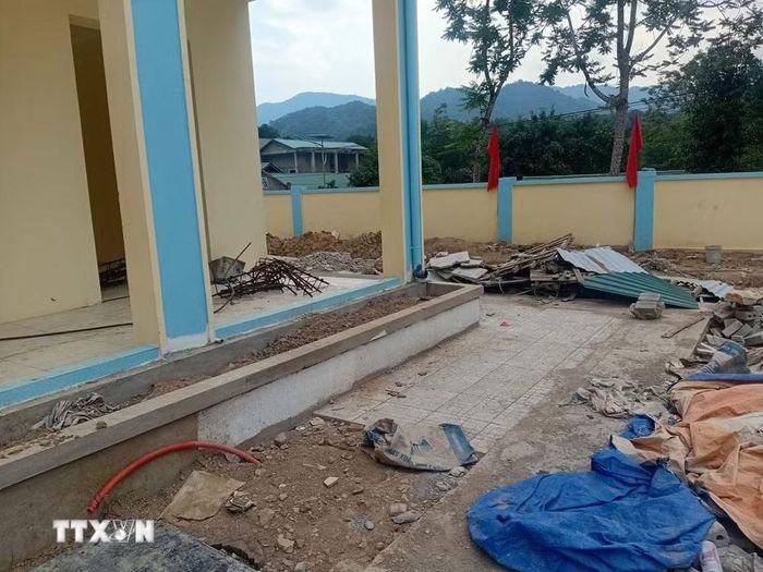 Trường tiểu học Quang Chiểu, xã biên giới Quang Chiểu (Thanh Hóa) vẫn đang dang dở. (Ảnh: Nguyễn Nam/TTXVN)