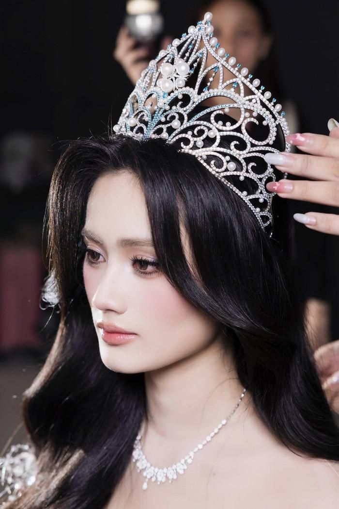 Câu trả lời Ý Nhi có tiếp tục thi Miss International hay không vẫn còn đang bỏ ngỏ.