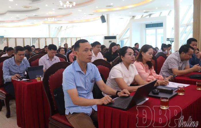 Đại biểu tham dự Hội nghị.