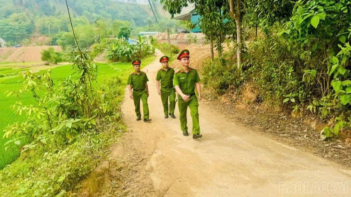 Công an xã thường xuyên bám sát địa bàn, kịp thời nắm bắt tình hình cơ sở.