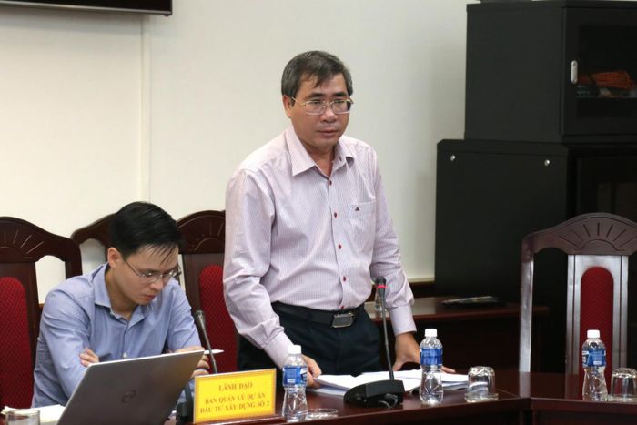 Đại diện Ban Quản lý dự án đầu tư xây dựng số 2 báo cáo tại buổi làm việc