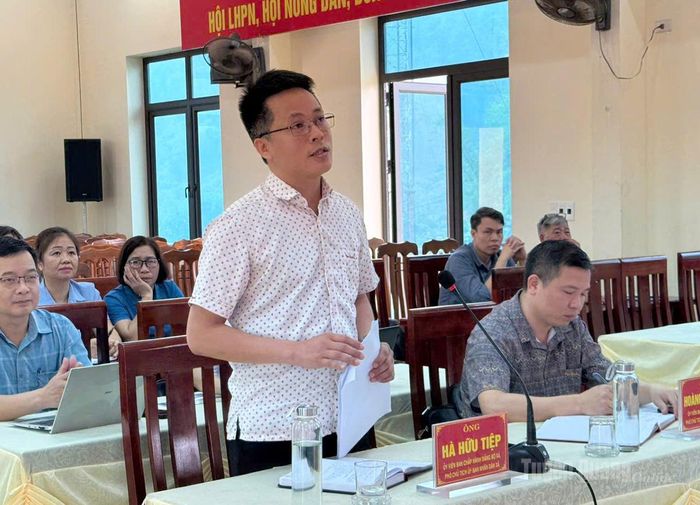 Cử tri xã Tân Trào phát biểu ý kiến tại hội nghị.
