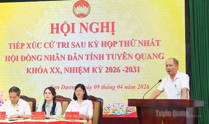 Cử tri xã Sơn Dương nêu ý kiến tại hội nghị.