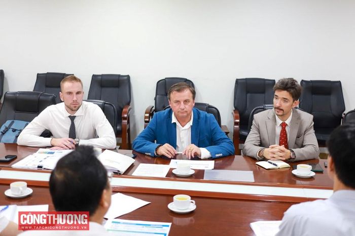 Zarubezhneft và Rosatom trình bày dự định, kế hoạch đầu tư tại Việt Nam và mong muốn nhận được sự chia sẻ, hỗ trợ về các quy định của Việt Nam để tập đoàn tối ưu hóa lộ trình thực hiện dự án điện gió ngoài khơi tại Việt Nam