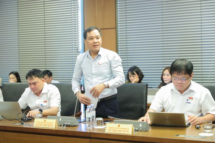 ĐBQH Nguyễn Tiến Hùng (TP. Huế) phát biểu