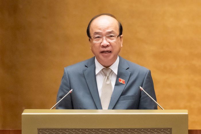 Chủ nhiệm Ủy ban Pháp luật và Tư pháp Phan Chí Hiếu trình bày báo cáo thẩm tra. Ảnh: media.quochoi.vn