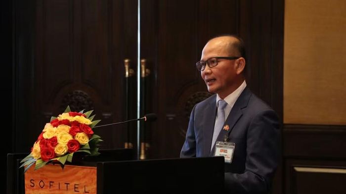 Chủ tịch Hội cựu sinh viên Campuchia từng học tập tại Việt Nam (CAVA) phát biểu tại buổi gặp gỡ. (Ảnh: HUY VŨ)