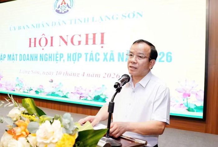 Lãnh đạo Sở Tài chính tỉnh Lạng Sơn giải đáp những kiến nghị của doanh nghiệp, hợp tác xã.