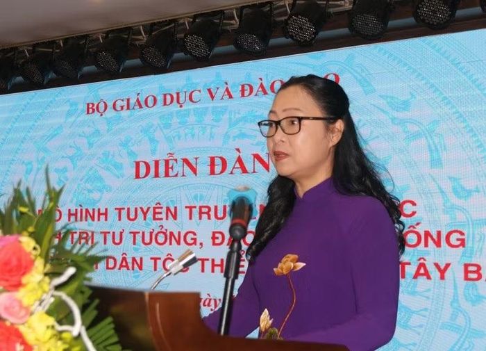 Thứ trưởng Giáo dục và Đào tạo Nguyễn Thị Quyên Thanh phát biểu tại diễn đàn.