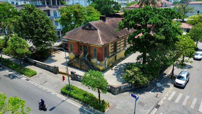 Ngôi biệt thự Pháp cổ nằm trên khu "đất vàng" đường Lê Lợi.