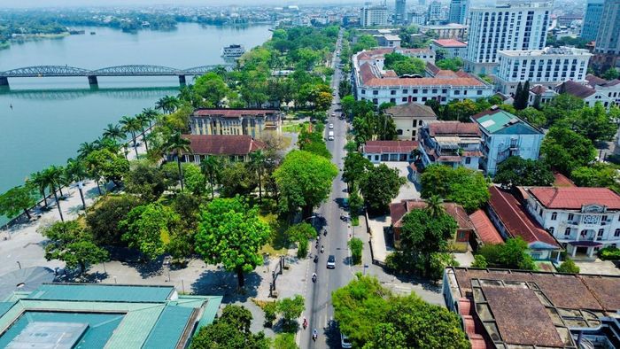 Chính quyền TP Huế từng nghiên cứu phương án di dời biệt thự sang khu đất trống phía đối diện.