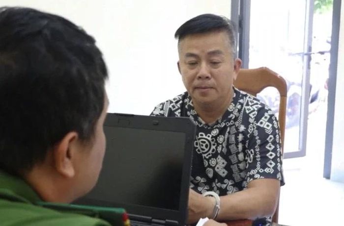 Đối tượng Hồ Minh Đạt tại cơ quan điều tra - Ảnh: Công an TP Hồ Chí Minh.
