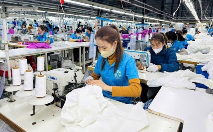 Cải thiện các chế độ đãi ngộ cho người lao động.