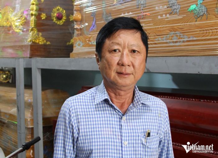 Ông Khoa khẳng định sẽ không dừng hoạt động mai táng miễn phí cho người nghèo, người già cô đơn tại TPHCM. Ảnh: Hà Nguyễn