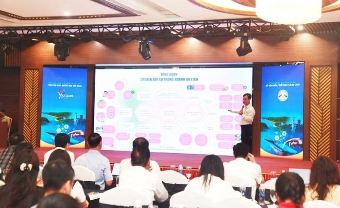 Giám đốc Trung tâm Thông tin du lịch (Cục Du lịch Quốc gia Việt Nam) Hoàng Quốc Hòa giới thiệu tổng quan về chuyển đổi số ngành du lịch. (Ảnh: TITC)