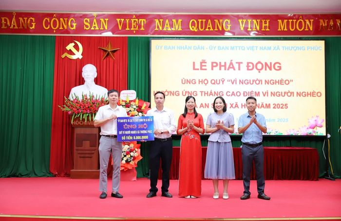 Hoạt động ủng hộ Quỹ "Vì người nghèo" năm 2025 tại xã Thượng Phúc