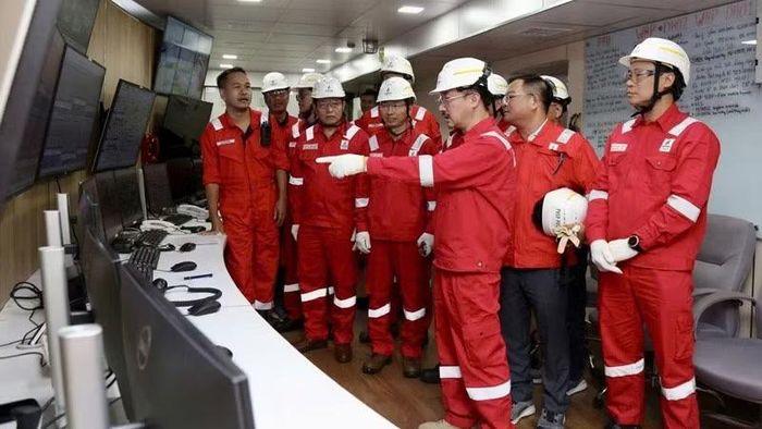 Tổng Giám đốc PVEP Nguyễn Thiện Bảo chỉ đạo và triển khai công việc tại mỏ Đại Hùng.