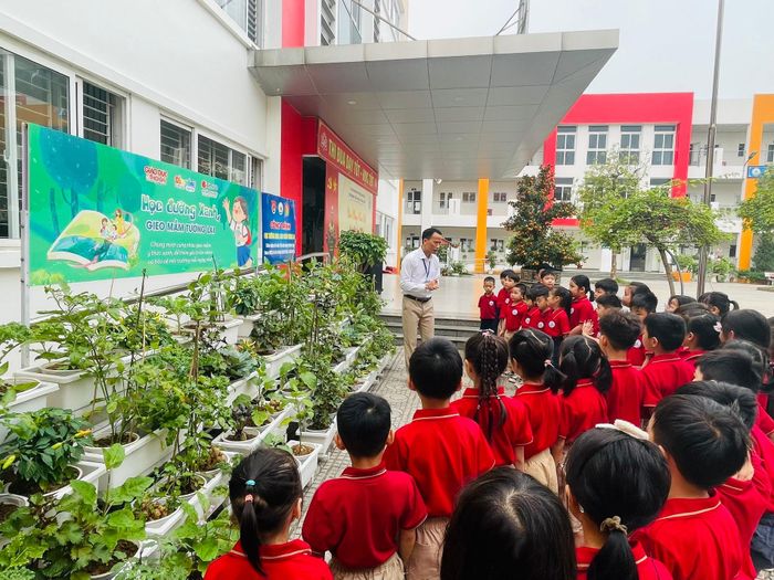 “Lớp học xanh ngoài trời” tại trường Tiểu học Đoàn Kết (phường Long Biên, Hà Nội)