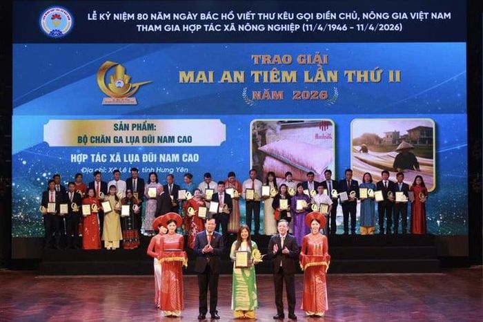  Hình ảnh tại buổi lễ. 