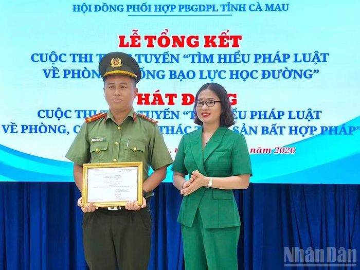 Thượng úy Hứa Thanh Vũ, cán bộ Công an tỉnh Cà Mau xuất sắc đạt giải Nhất tại cuộc thi trực tuyến tìm hiểu pháp luật năm 2026.