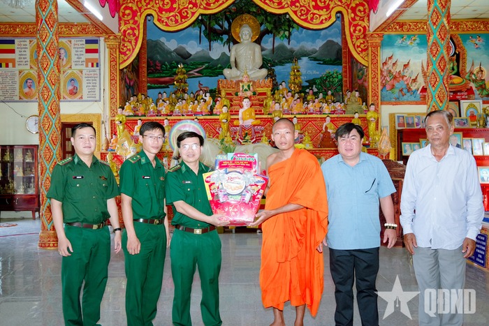  Đoàn công tác Ban chỉ huy Bộ đội Biên phòng TP Cần Thơ thăm, chúc Tết các điểm chùa trên địa bàn biên giới biển thành phố. 