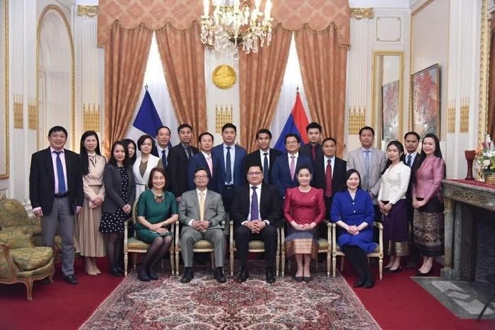 Các đại biểu chụp ảnh lưu niệm. (Nguồn: Đại sứ quán Việt Nam tại Pháp)