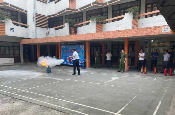 Lãnh đạo các đơn vị trực thuộc TKV phải học tập toàn bộ các kỹ năng chữa cháy, nhận diện được các nguy cơ mất an toàn tiềm ẩn trong thực tế.