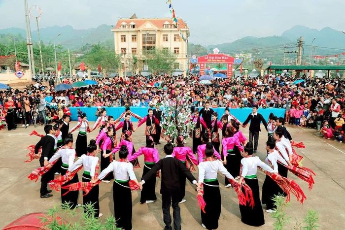 Xòe Thái là di sản VHPVT đại diện của nhân loại đươc UNESCO ghi danh tháng 4/2022.