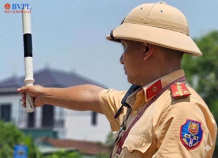  Chiến sĩ đốt cháy mình dưới trời đổ lửa.
