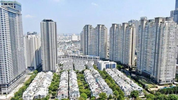  Các dự án này cung cấp hàng nghìn căn hộ, kéo theo mật độ cư dân cực lớn. Riêng khu đô thị của VIN tại đây đã thu húthàng chục nghìn người về sinh sống.