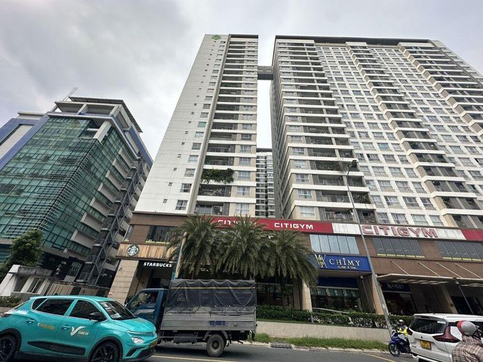  Cùng với đó là khu vực gần sân bay, các tuyến như Phổ Quang và Cộng Hòa lại chịu áp lực theo cách khác, không phải do liên vùng, mà do mật độ xây dựng quá dày trong lõi đô thị.