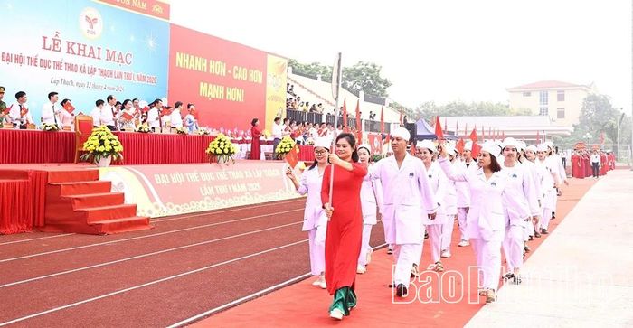Các khối tham gia diễu hành biểu dương lực lượng.