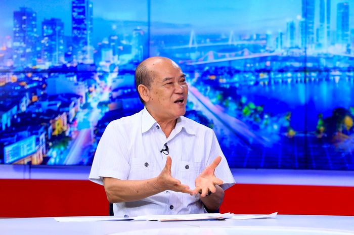 Nguyên Vụ trưởng Vụ Cơ sở Đảng (Ban Tổ chức Trung ương) Nguyễn Đức Hà tham dự chương trình thời sự của Cơ quan Báo và Phát thanh, Truyền hình Hà Nội. Ảnh: Quang Thái
