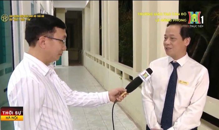 TS Vũ Lộc An, Phó Bí thư Đảng ủy, Phó Hiệu trưởng Trường Đào tạo cán bộ Lê Hồng Phong trao đổi cùng Chương trình. Ảnh: Tuấn Phong
